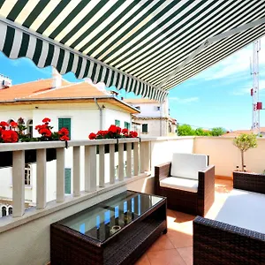 Sakal Apartment Split